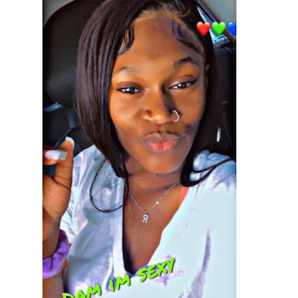 Meet your Posher, Desiree